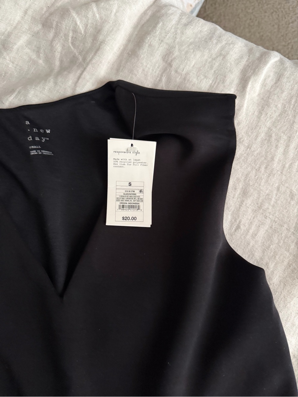 NEW A New Day Black Sleeveless V-Neck Tunic with Front Welt Pockets - Picture 2 of 5
